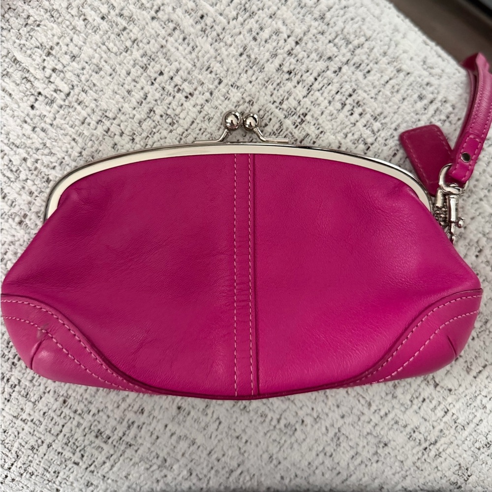 Coach Soho Fuschia Leather Framed Kisslock Wristlet vintage